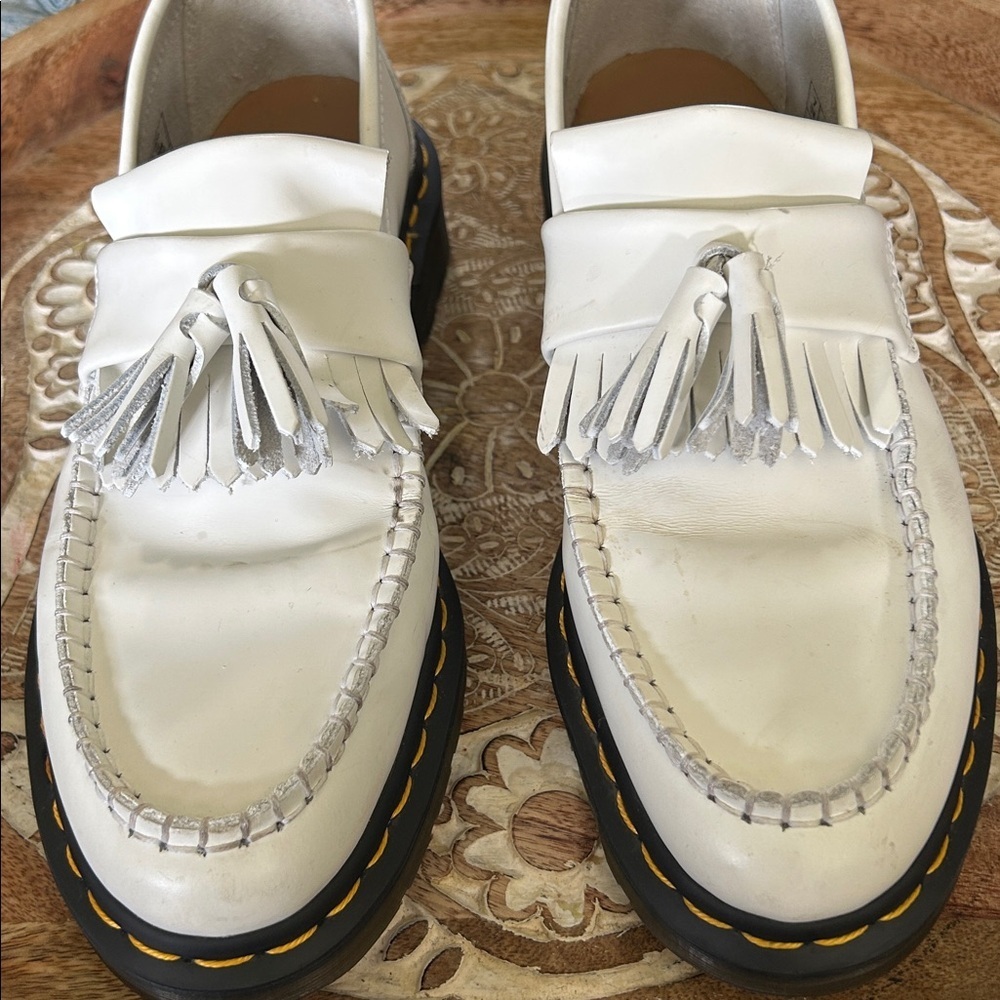 DR MARTENS ADRIAN WHITE SMOTH LEATHER TASSELS LOAFERS size 8 men 9womens